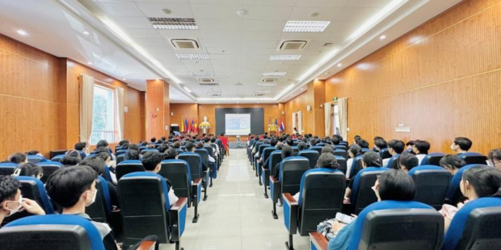 Admission Orientation Helps New Students
